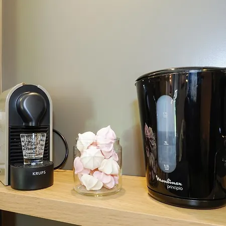 La Des Chouettes לינה וארוחת בוקר 3*