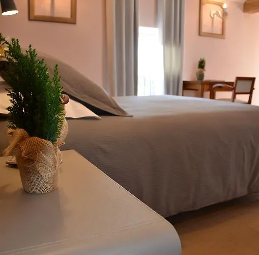 La Des Chouettes Bed & Breakfast 3*